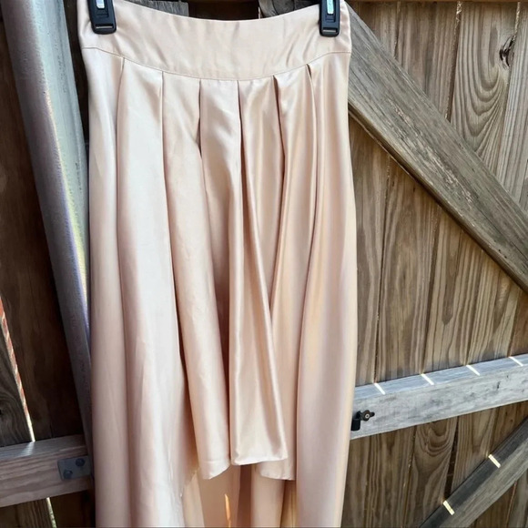 She + Sky Hi Lo Skirt satin Beige NWT Small - Picture 5 of 12